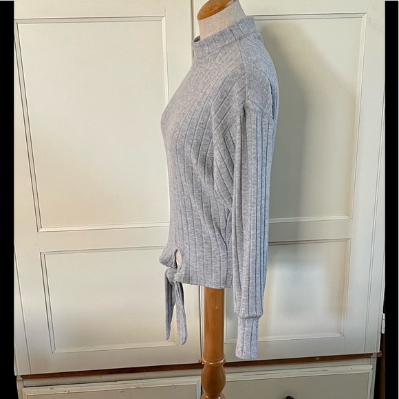 Lush Tie Top - Picture 2 of 9